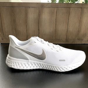 Nike Revolution 5 Running Shoe
